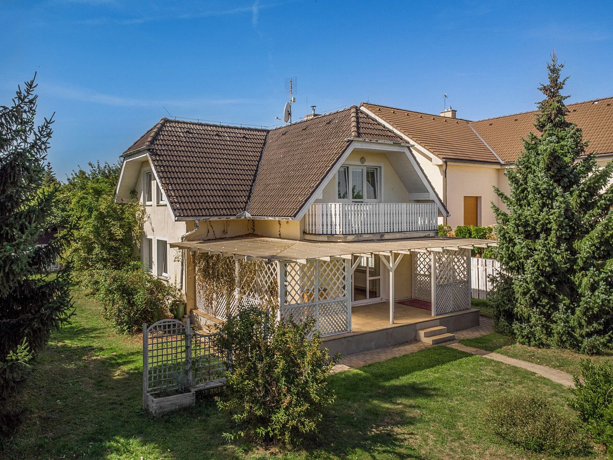 Prodej rodinného domu 295 m², pozemek 1173 m² – fotografie 2