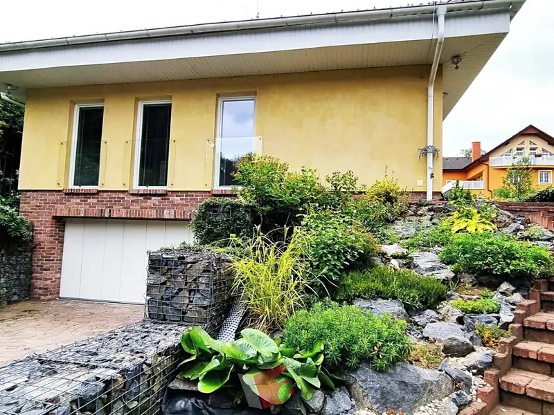 Prodej rodinného domu 330 m², pozemek 600 m², Podolanka – náhled fotky 2