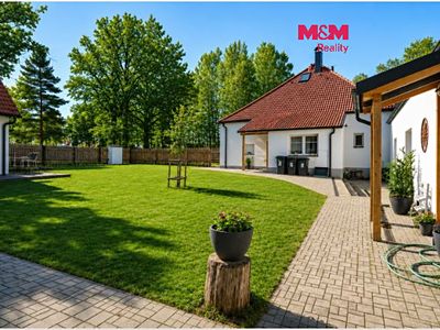 Prodej rodinného domu 292 m², pozemek 3922 m²