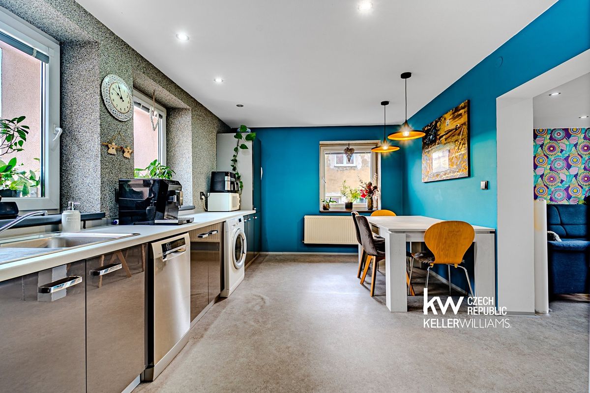 Prodej rodinného domu 186 m², pozemek 271 m² – fotografie 2