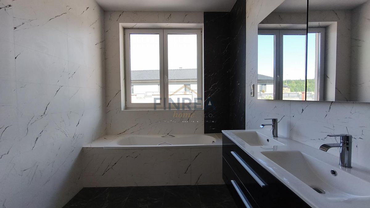 Prodej rodinného domu 120 m², pozemek 1111 m² – fotografie 2