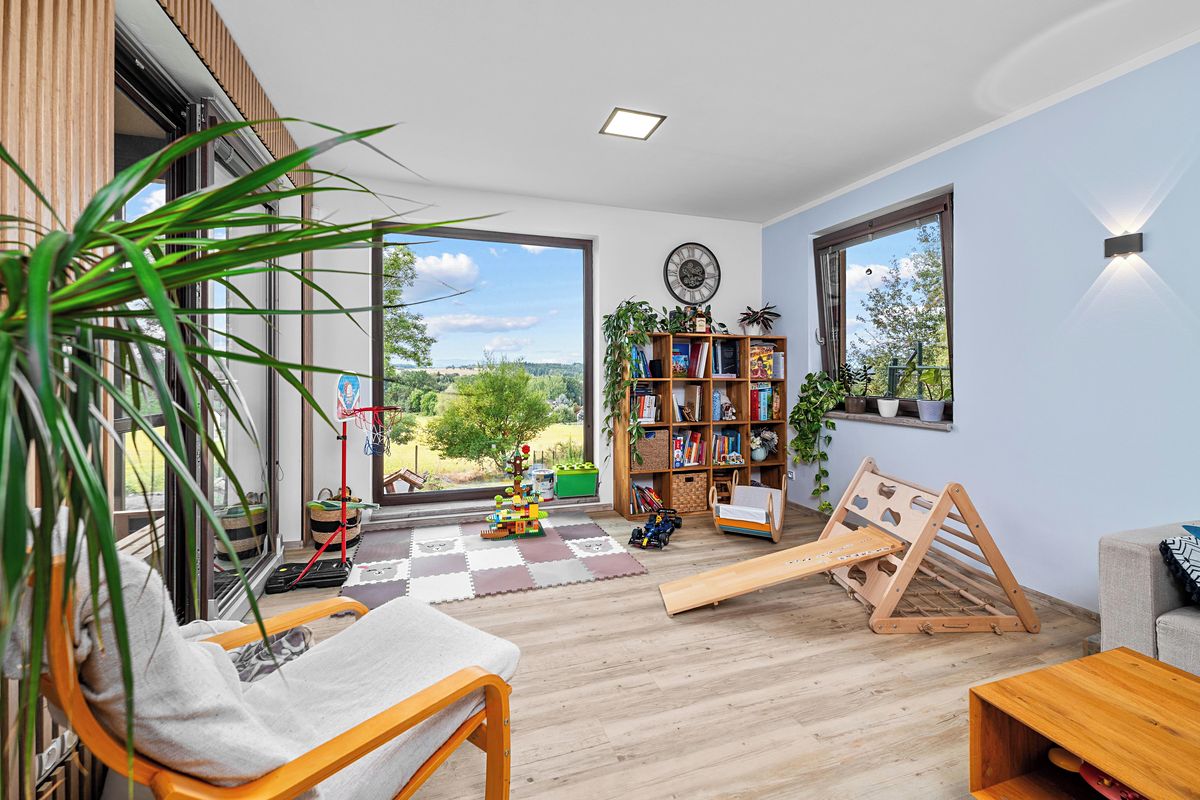 Prodej rodinného domu 132 m², pozemek 899 m² – fotografie 3