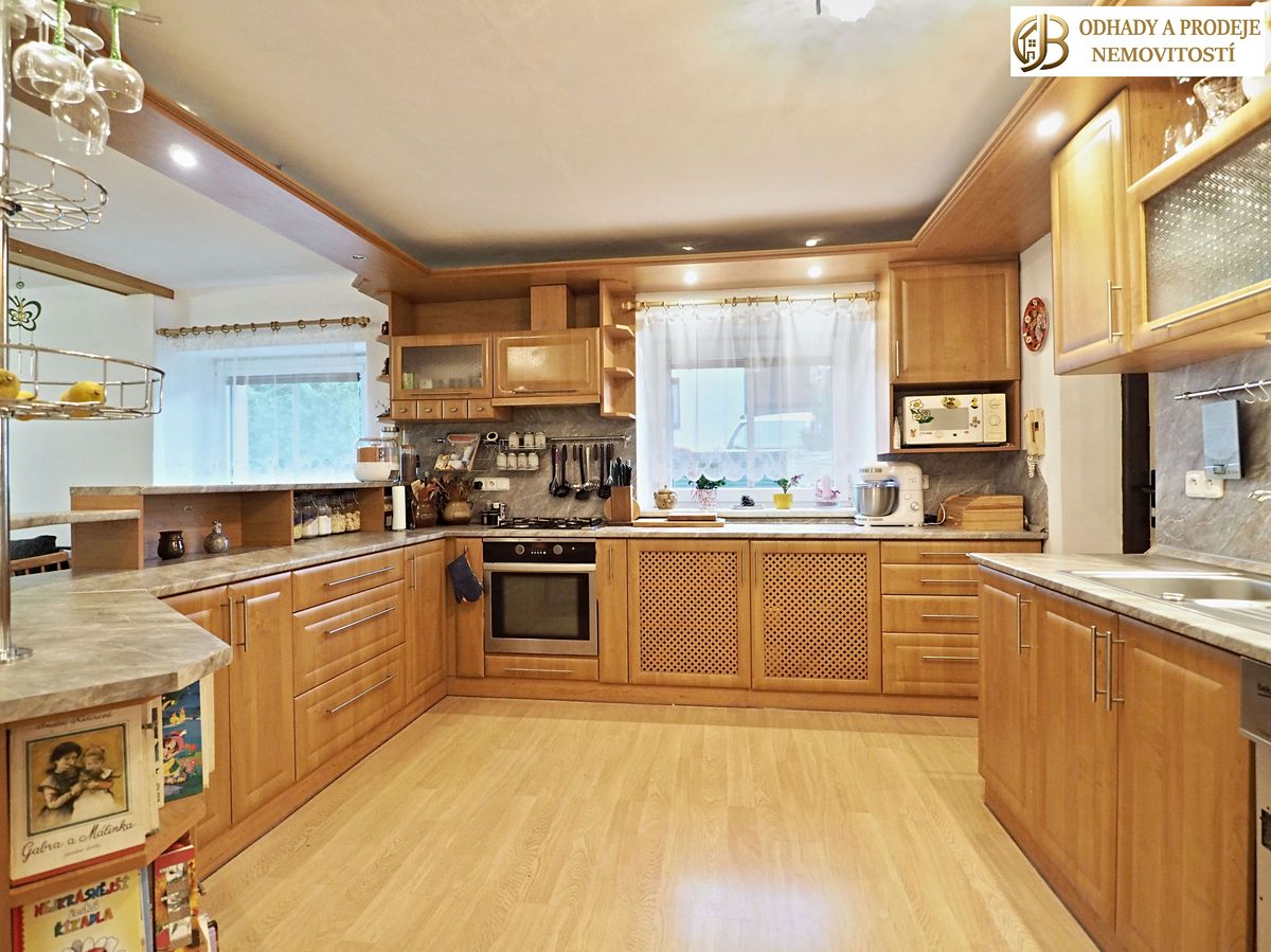 Prodej rodinného domu 190 m², pozemek 928 m² – fotografie 4