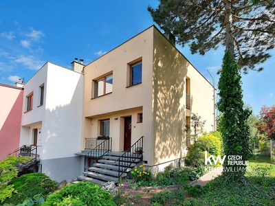 Pronájem  rodinného domu 220 m², pozemek 1 945 m²