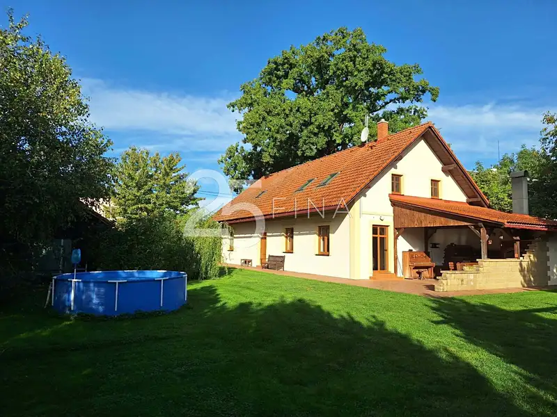 Pronájem rodinného domu 200 m², pozemek 1093 m², Osek – náhled fotky 3