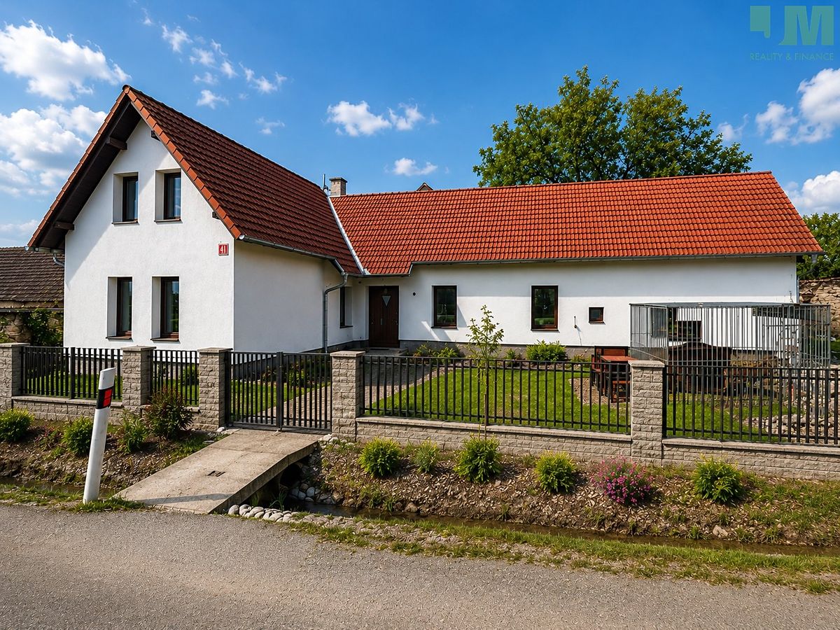Prodej rodinného domu 195 m², pozemek 683 m² – fotografie 2