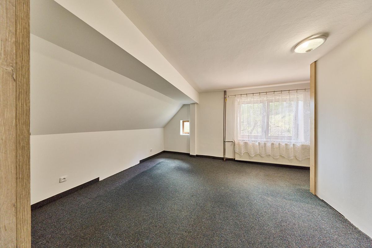 Prodej rodinného domu 151 m², pozemek 1813 m² – fotografie 5