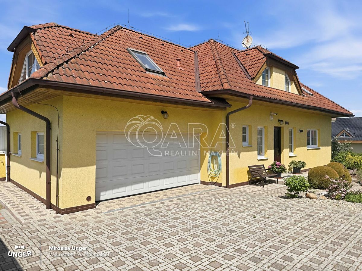 Prodej rodinného domu 257 m², pozemek 1415 m² – fotografie 3