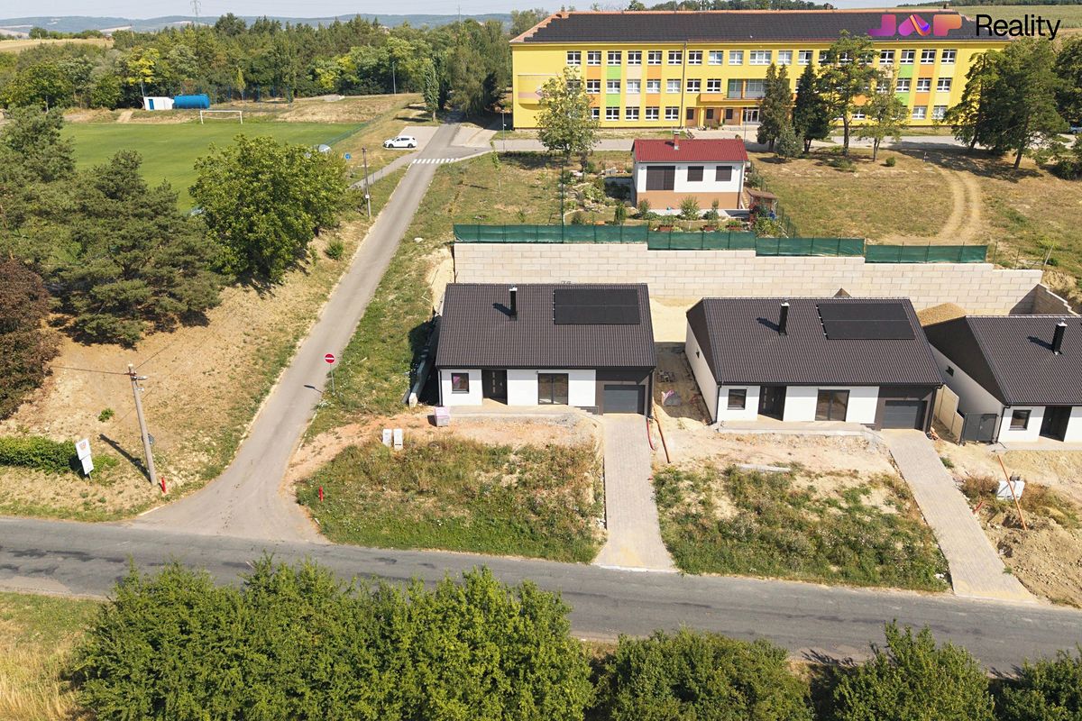 Prodej rodinného domu 143 m², pozemek 600 m² – fotografie 2