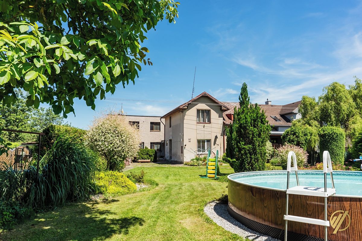 Prodej rodinného domu 275 m², pozemek 1300 m² – fotografie 2