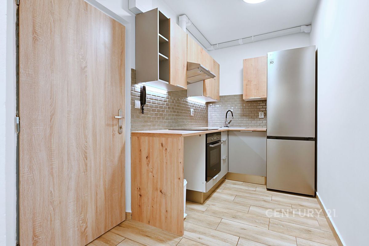 Pronájem bytu 2+kk 42 m² – fotografie 3