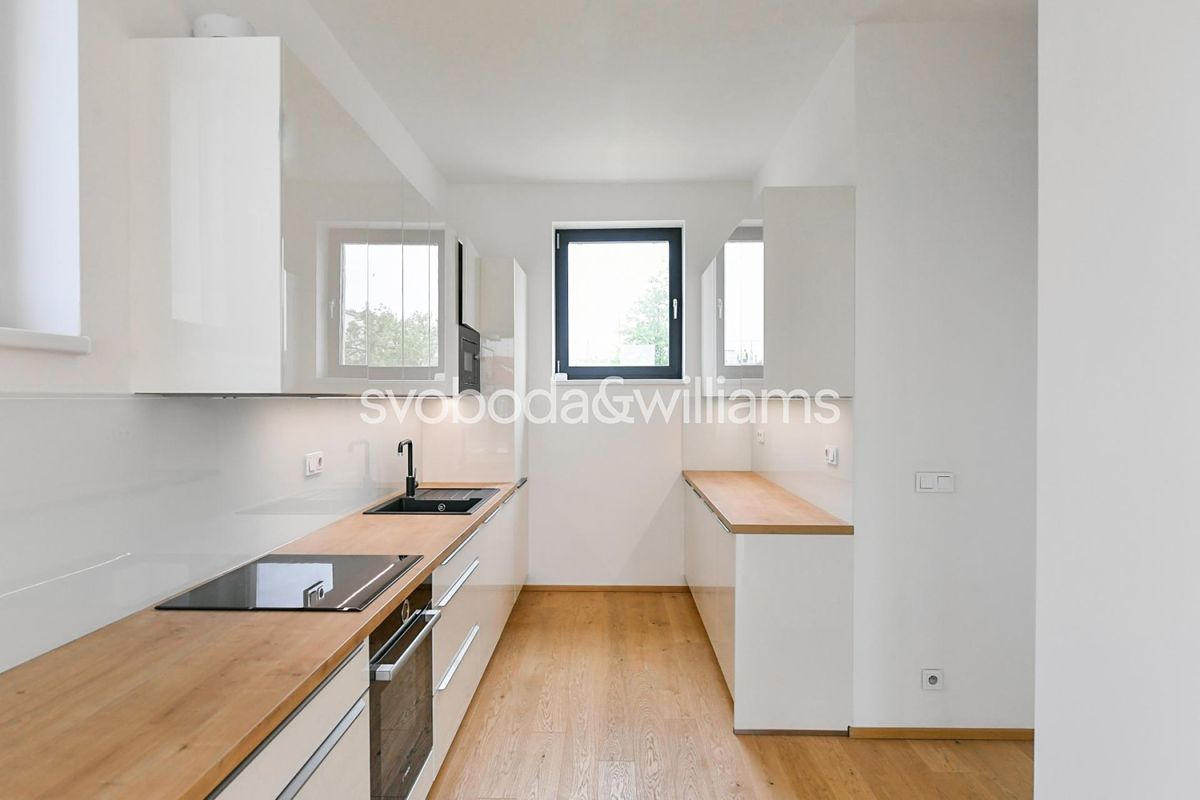 Pronájem rodinného domu 182 m², pozemek 544 m² – fotografie 3