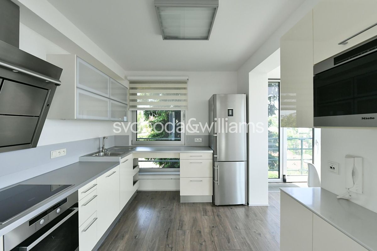 Pronájem bytu 5+kk 181 m² – fotografie 3