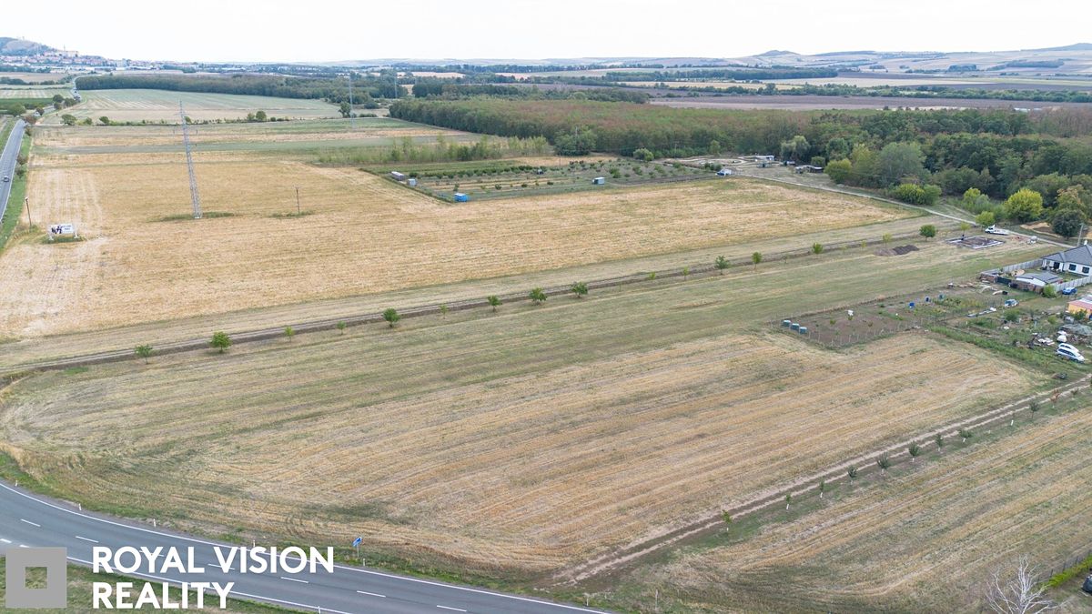 Prodej stavebního pozemku 2035 m² – fotografie 2