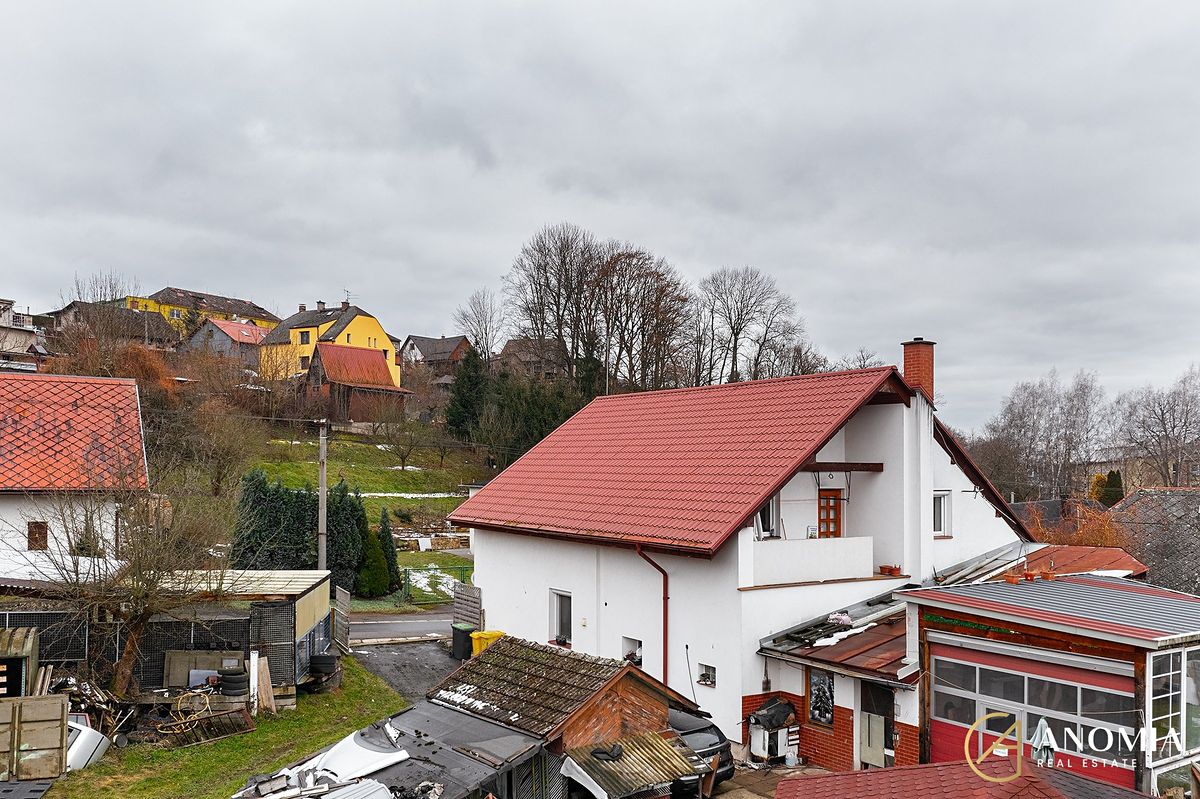 Prodej rodinného domu 211 m², pozemek 1005 m² – fotografie 3