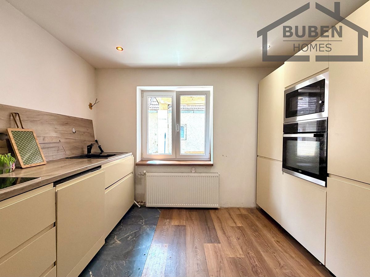 Prodej rodinného domu 380 m², pozemek 750 m² – fotografie 3