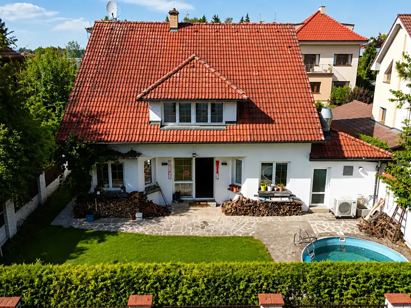Prodej rodinného domu 300 m², pozemek 444 m², Praha – náhled fotky 3