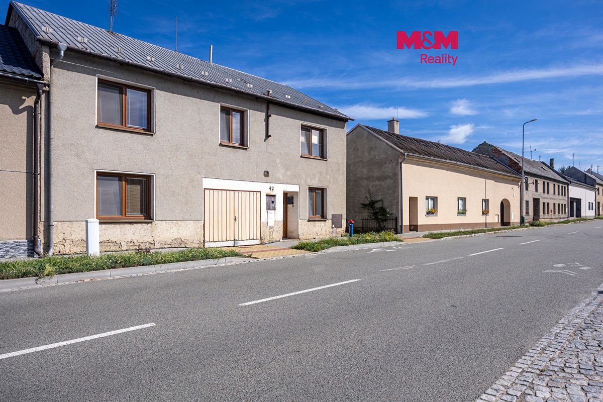 Prodej rodinného domu 242 m², pozemek 242 m²