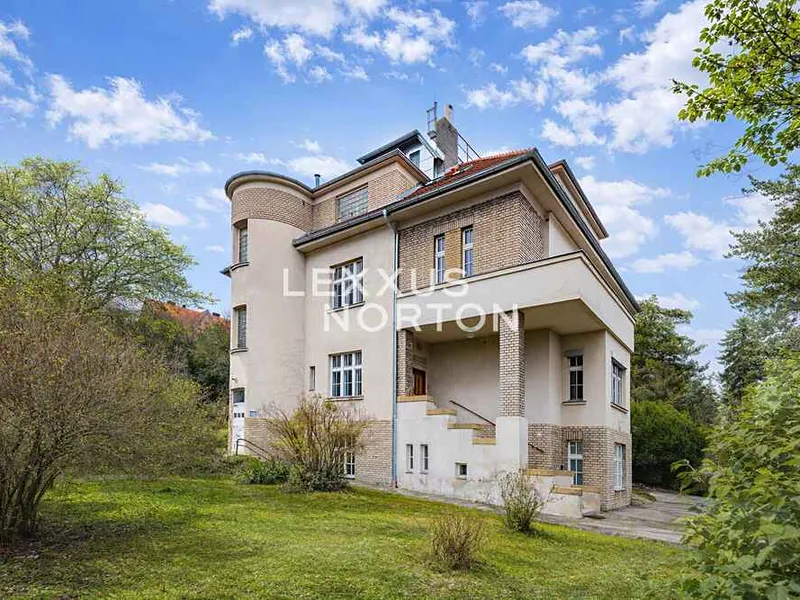 Výjimečná příležitost na Hanspaulce, Na pískách