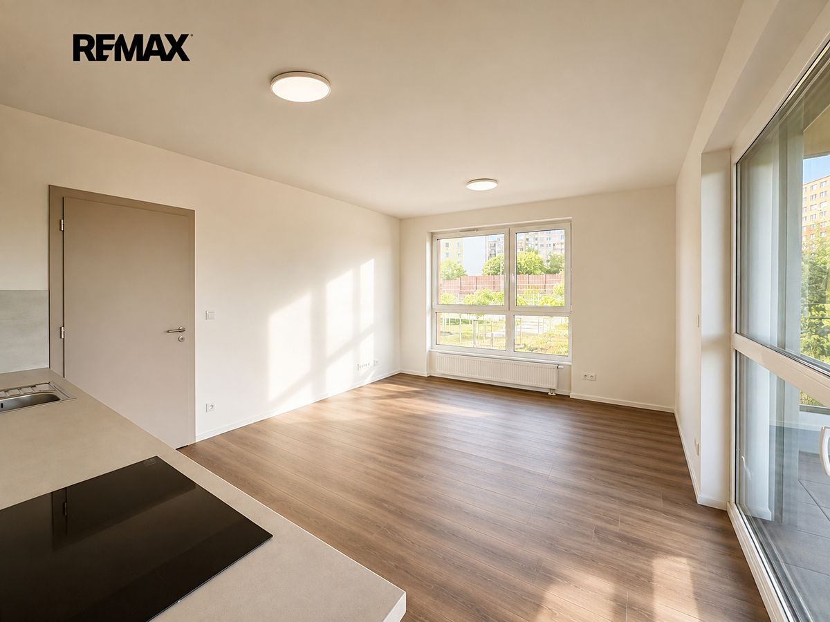 Pronájem bytu 2+kk 48 m² – fotografie 3