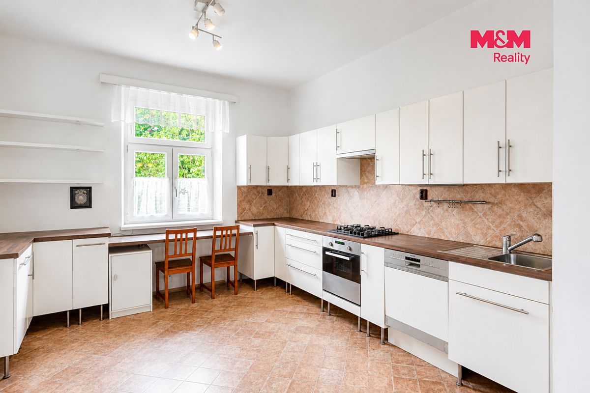 Prodej rodinného domu 200 m², pozemek 456 m² – fotografie 3