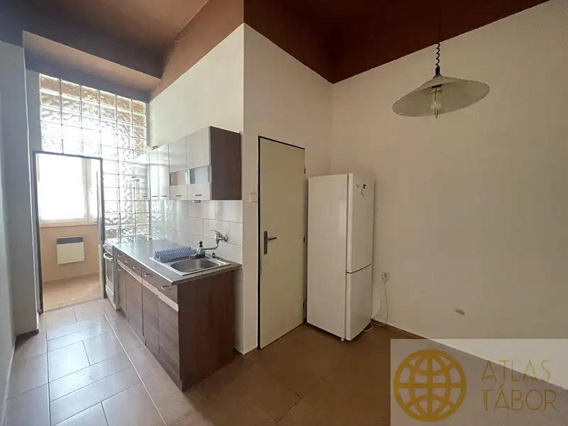 Pronájem bytu 2+1 80 m², Tábor – náhled fotky 2