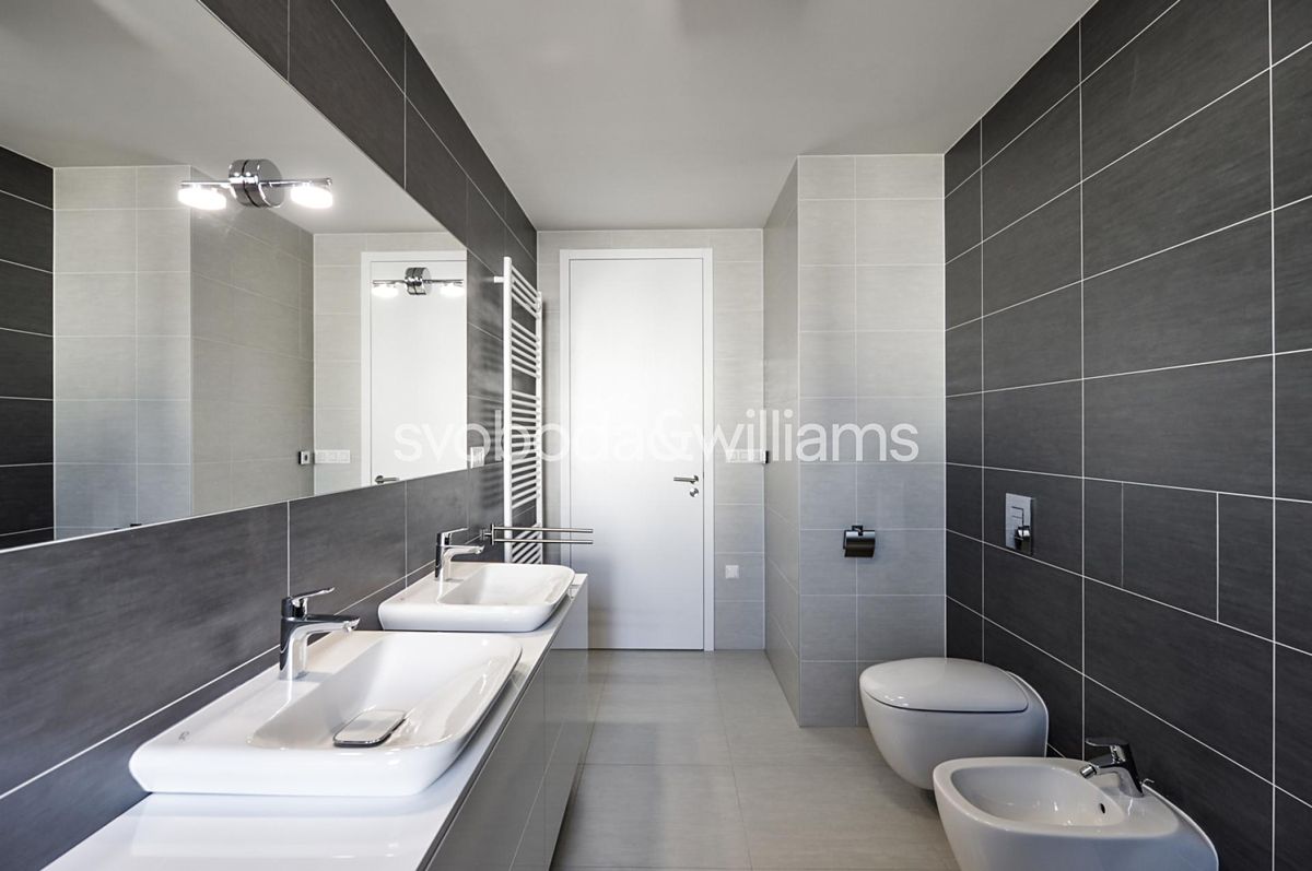 Pronájem bytu 5+kk 217 m² – fotografie 5