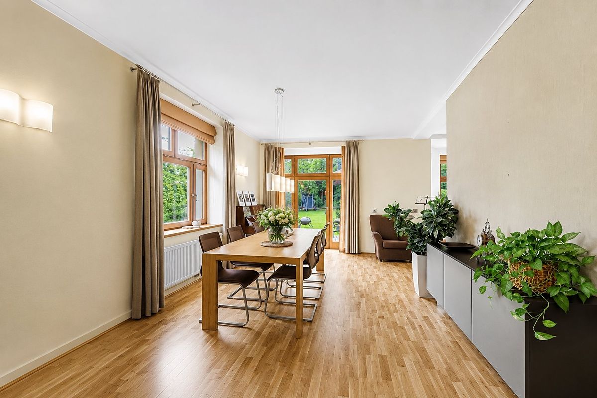 Prodej vily 375 m², pozemek 811 m² – fotografie 3