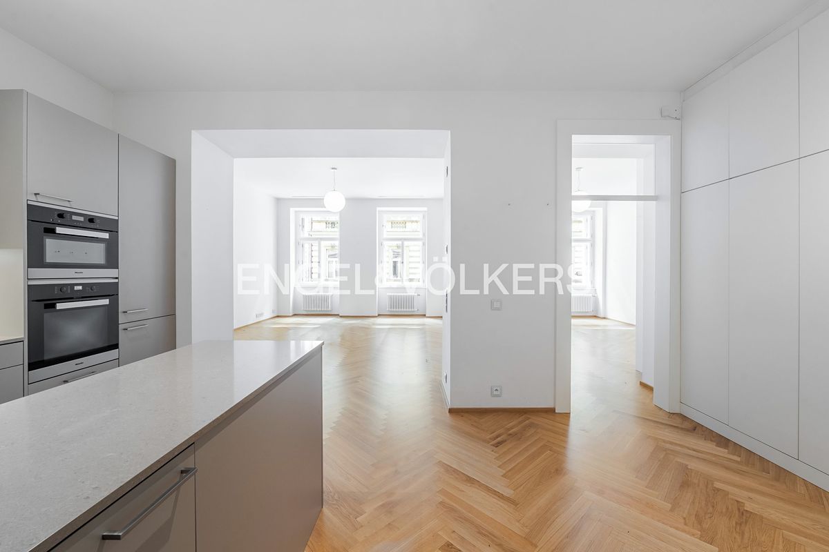 Pronájem bytu 2+kk 77 m² – fotografie 3