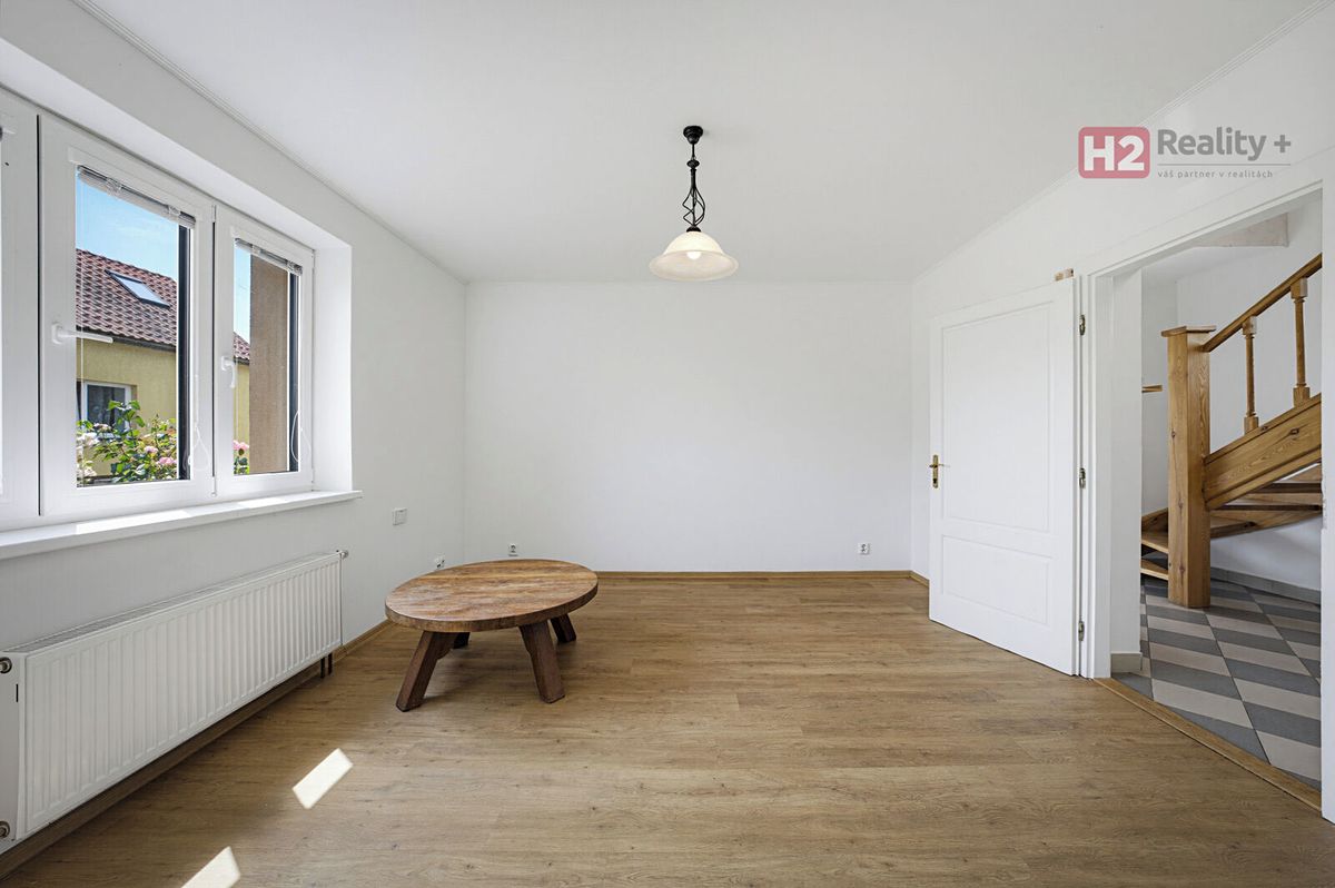 Pronájem rodinného domu 118 m², pozemek 711 m² – fotografie 3
