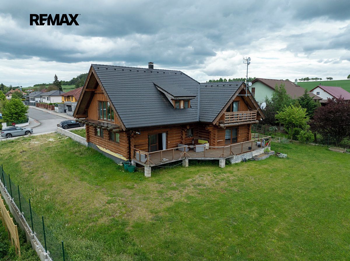 Prodej rodinného domu 310 m², pozemek 1407 m² – fotografie 3