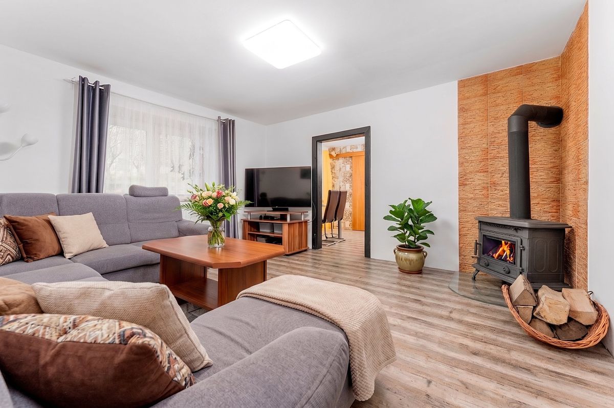Prodej rodinného domu 140 m², pozemek 108 m² – fotografie 3