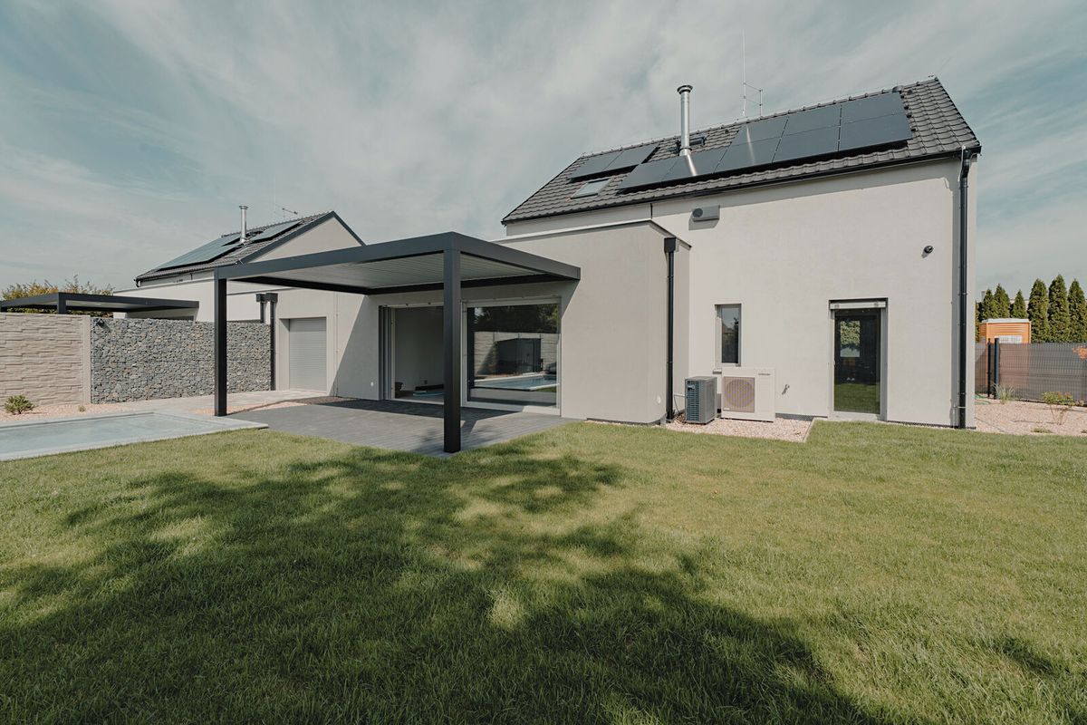 Prodej rodinného domu 168 m², pozemek 689 m² – fotografie 2