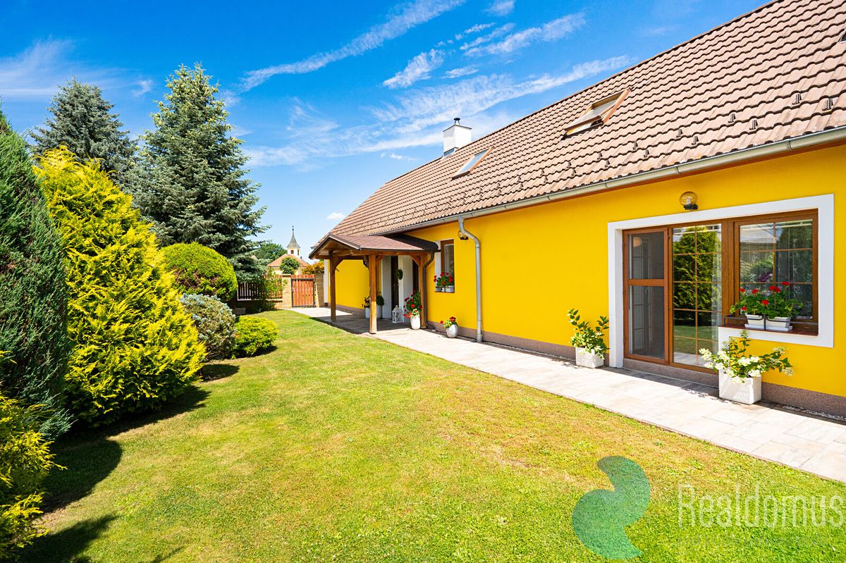 Prodej rodinného domu 165 m², pozemek 7758 m²