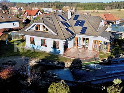 Pronájem rodinného domu 250 m², pozemek 1608 m²