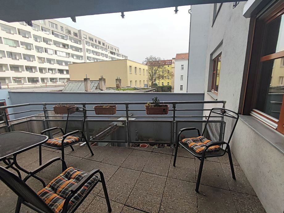 Pronájem bytu 2+kk 66 m² – fotografie 2