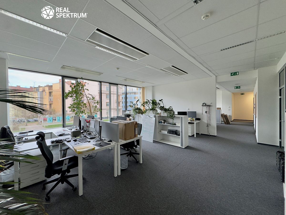 Pronájem kanceláře 183 m² – fotografie 2