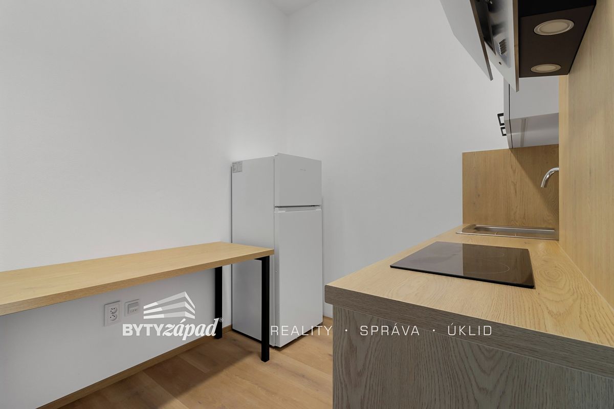 Pronájem bytu 2+kk 33 m² – fotografie 3