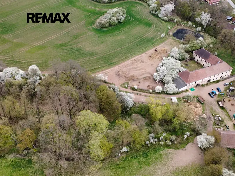 Prodej zemědělské usedlosti 951 m², pozemek 12336 m², Hluboké Dvory – náhled fotky 2