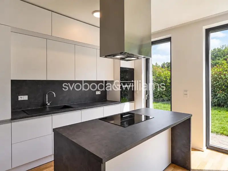 Pronájem rodinného domu 210 m², pozemek 207 m², Praha – náhled fotky 2