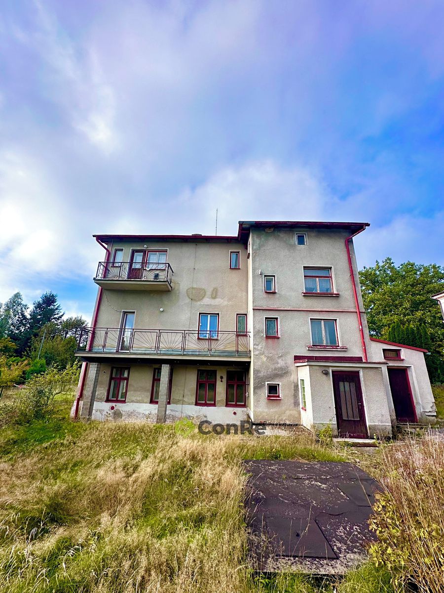 Prodej rodinného domu 420 m², pozemek 980 m² – fotografie 2