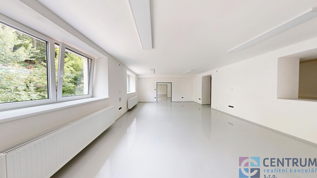 Pronájem kanceláře 350 m²
