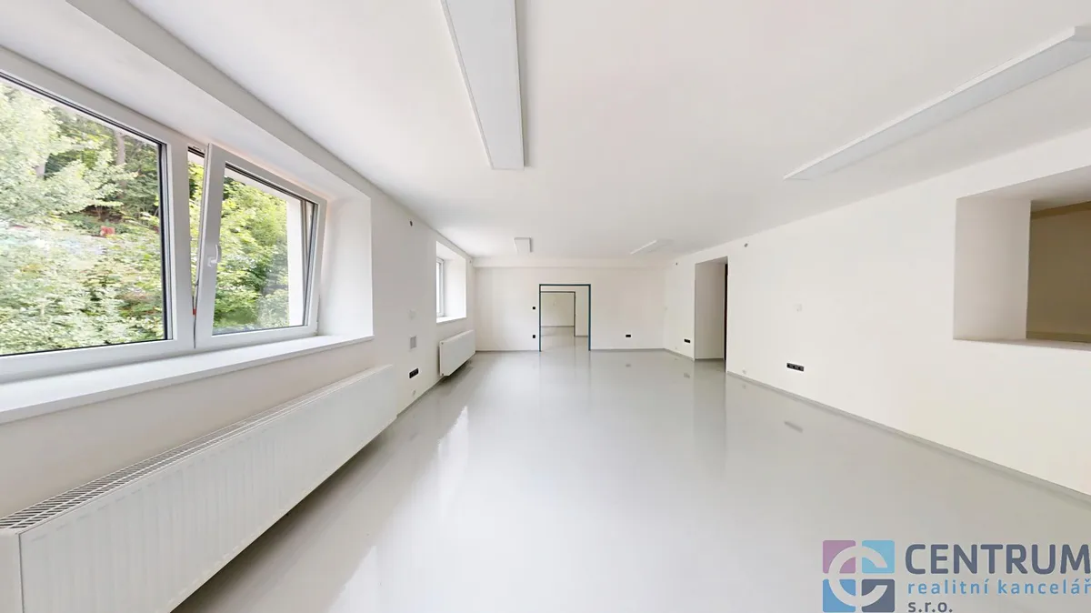 Pronájem kanceláře 350 m²