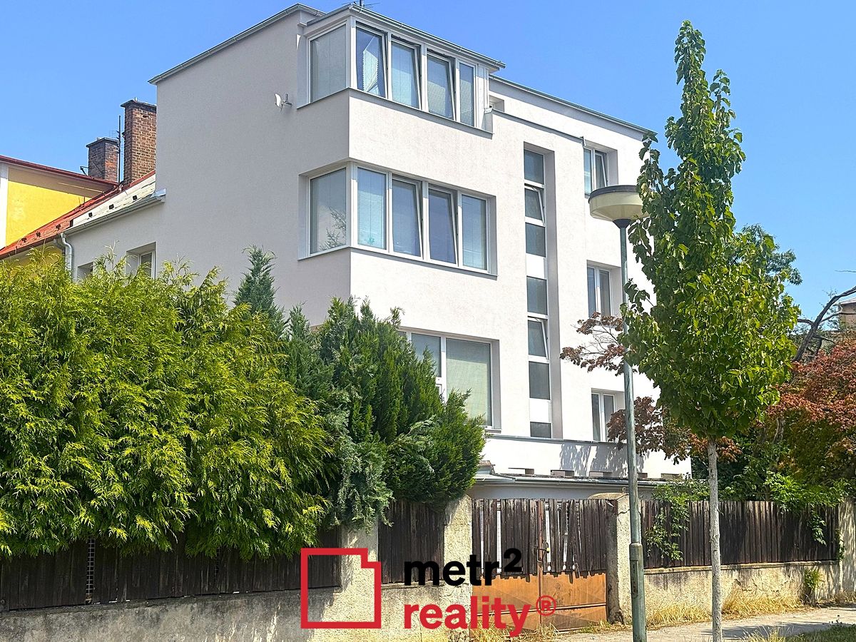 Prodej rodinného domu 387 m², pozemek 549 m² – fotografie 2