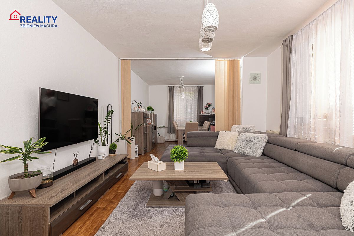 Prodej rodinného domu 290 m², pozemek 1830 m² – fotografie 2