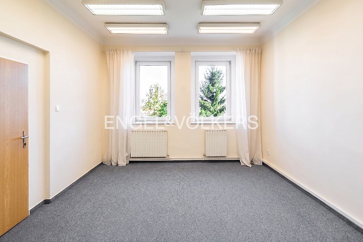 Pronájem kanceláře 35 m² – fotografie 3