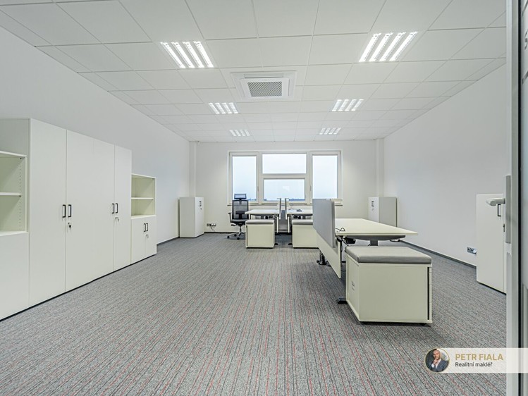 Комерційне приміщення в оренду, 128 м² (3 з 16)