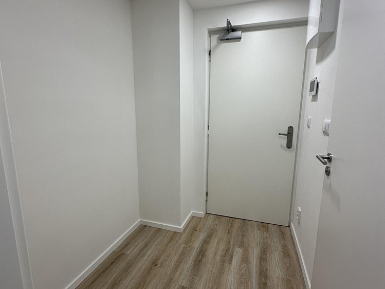 Pronájem bytu 1+kk, 24 m² (3 z 6)