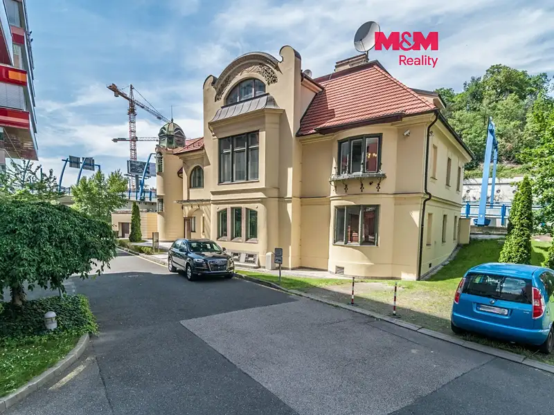 Prodej kanceláře 664 m², Praha – náhled fotky 1