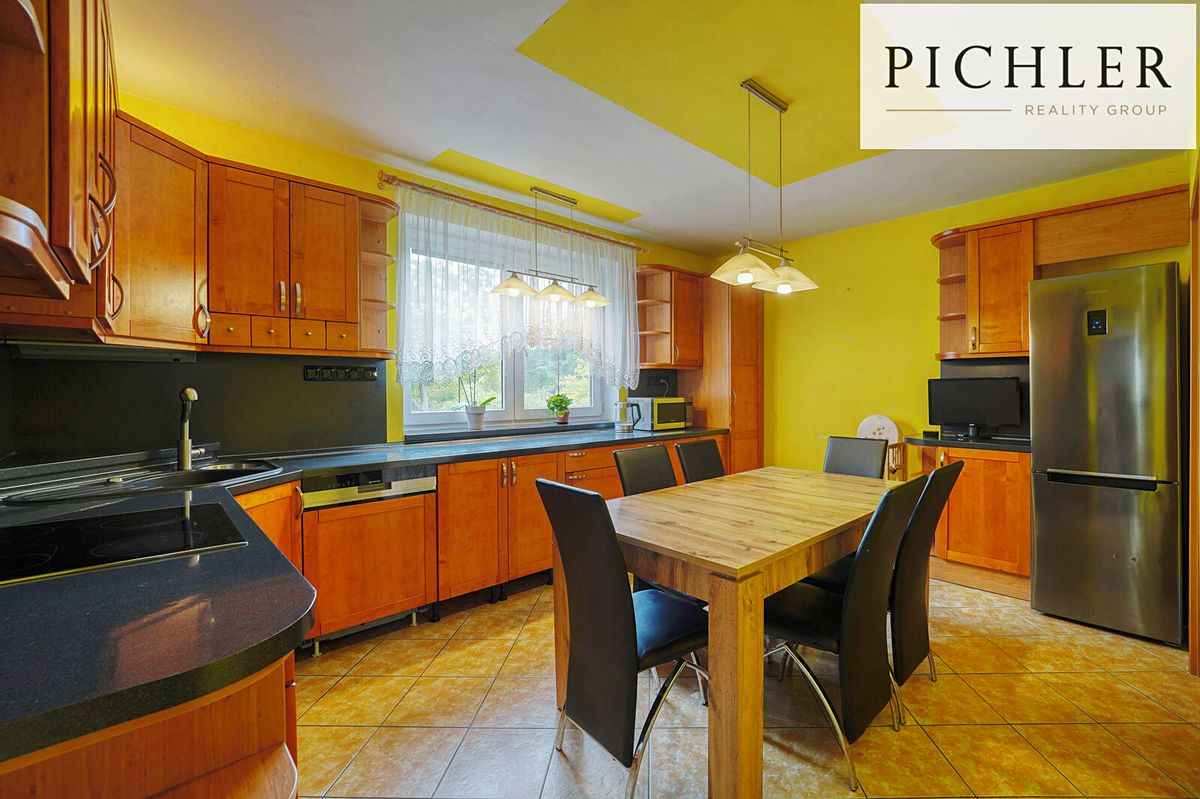 Prodej rodinného domu 330 m², pozemek 1823 m² – fotografie 3